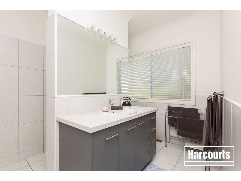 1A Graneel Grove, Berwick VIC 3806