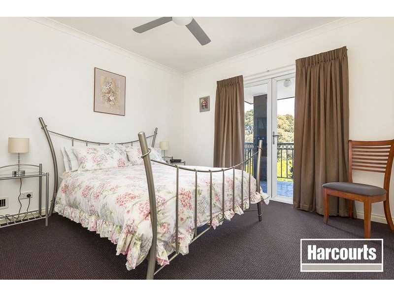 1A Graneel Grove, Berwick VIC 3806