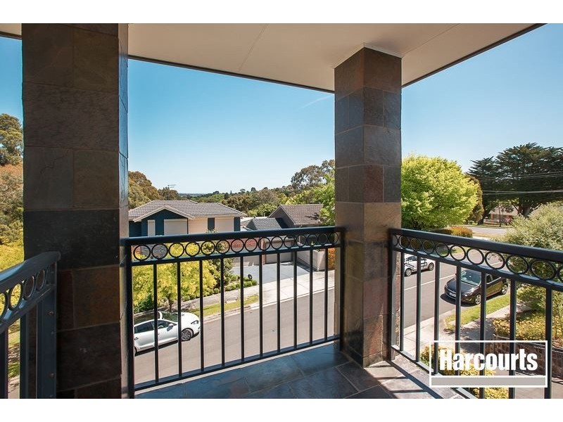 1A Graneel Grove, Berwick VIC 3806