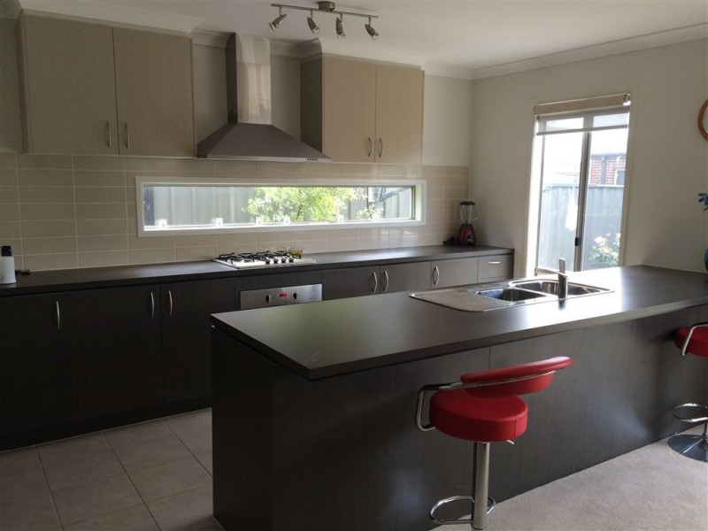 17 Tawleed Grove, Clyde North VIC 3978