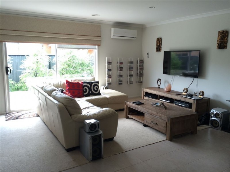 17 Tawleed Grove, Clyde North VIC 3978