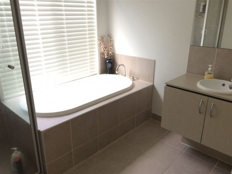 17 Tawleed Grove, Clyde North VIC 3978