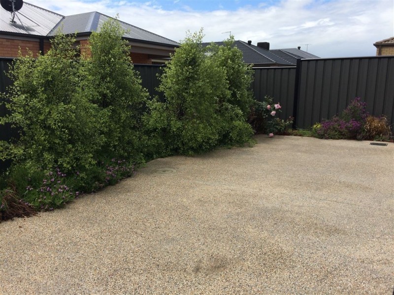 17 Tawleed Grove, Clyde North VIC 3978
