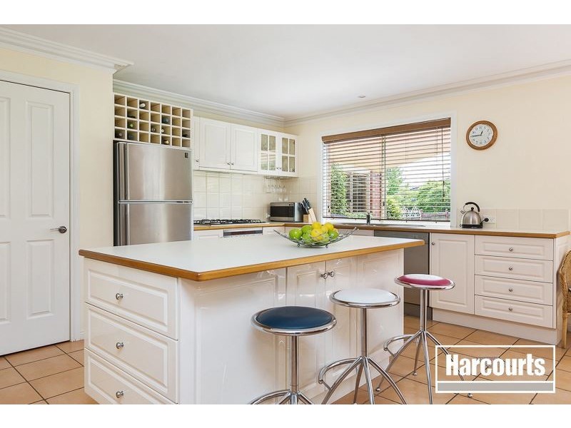 6 Cleveland Close, Narre Warren North VIC 3804