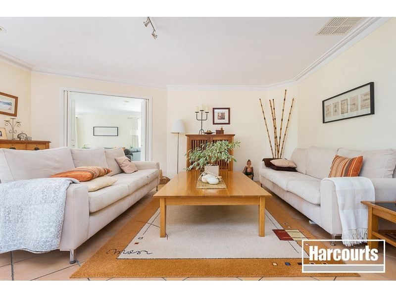 6 Cleveland Close, Narre Warren North VIC 3804