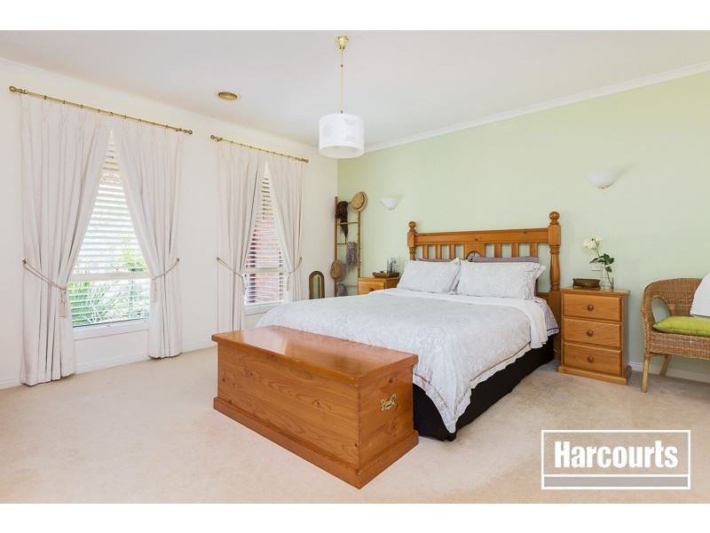 6 Cleveland Close, Narre Warren North VIC 3804