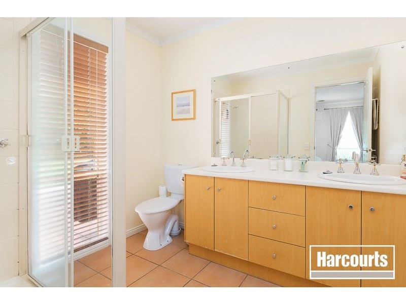 6 Cleveland Close, Narre Warren North VIC 3804