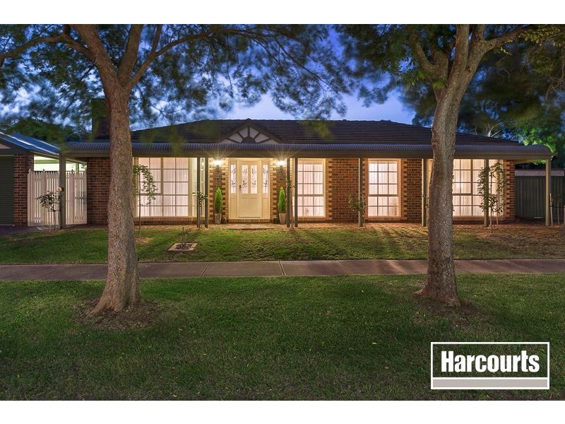 1 Tenandra Court, Berwick VIC 3806