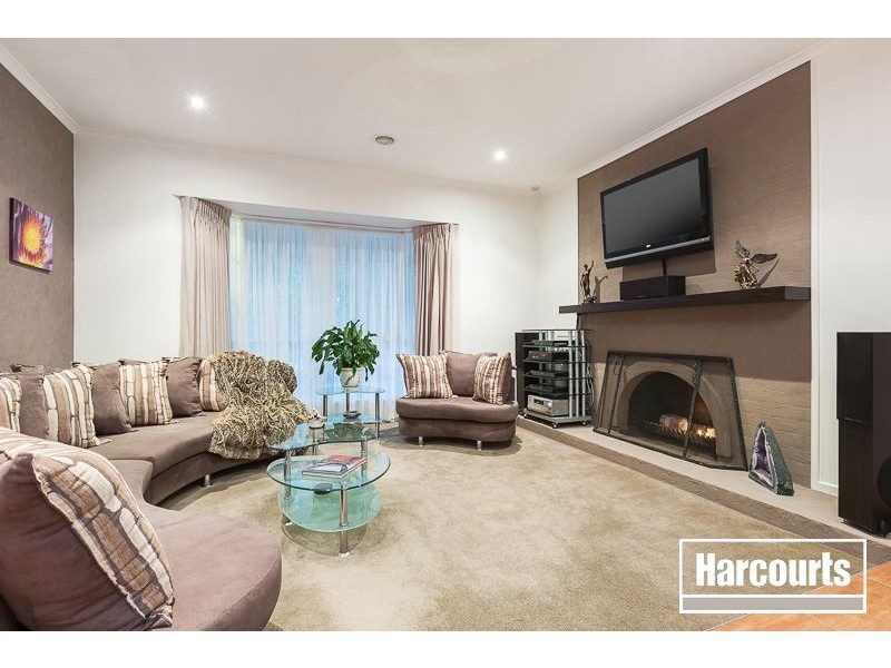 1 Tenandra Court, Berwick VIC 3806