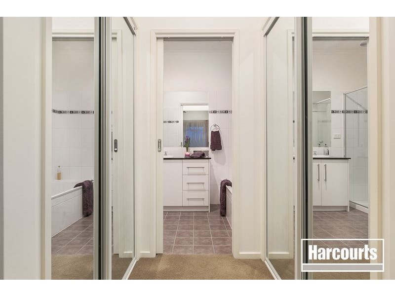 1 Tenandra Court, Berwick VIC 3806