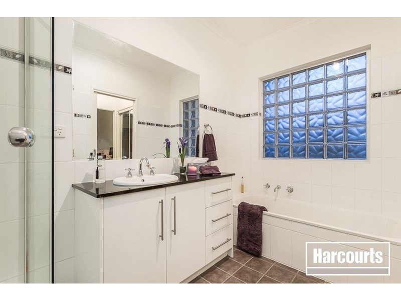 1 Tenandra Court, Berwick VIC 3806