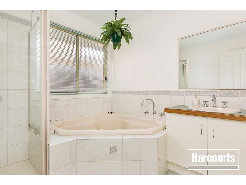 6 Begonia Way, Narre Warren South VIC 3805