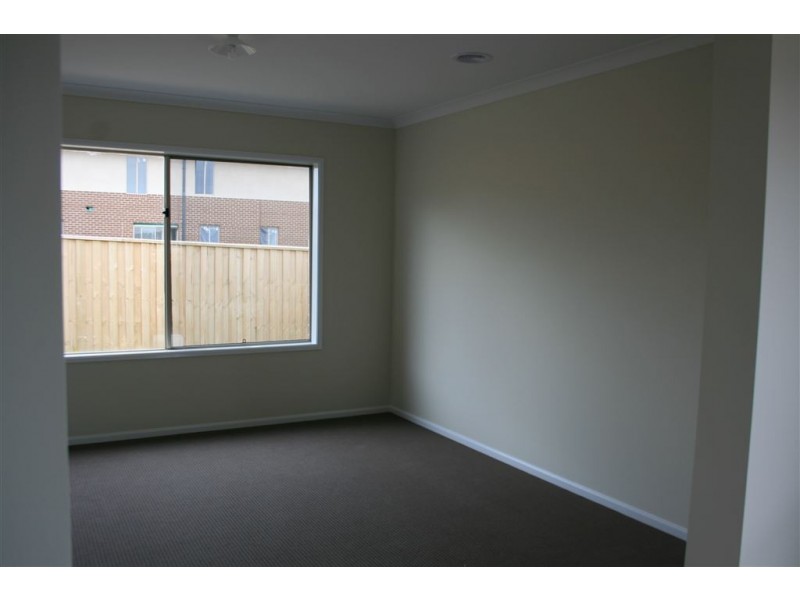 4 Renishaw Drive, Officer VIC 3809