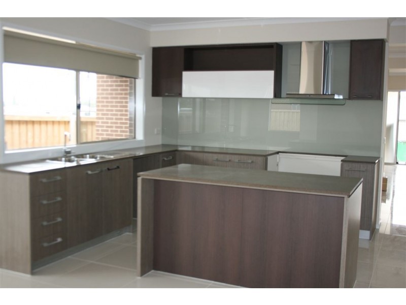 4 Renishaw Drive, Officer VIC 3809