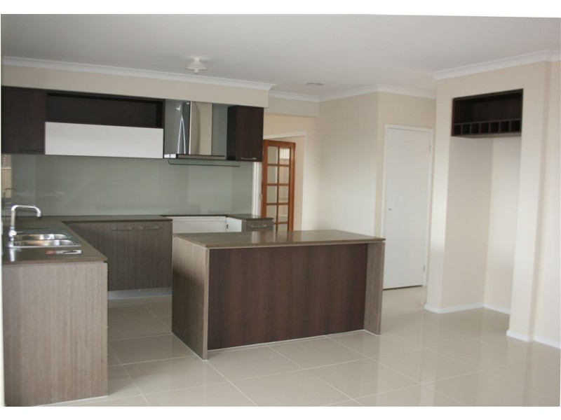 4 Renishaw Drive, Officer VIC 3809