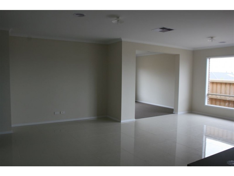 4 Renishaw Drive, Officer VIC 3809