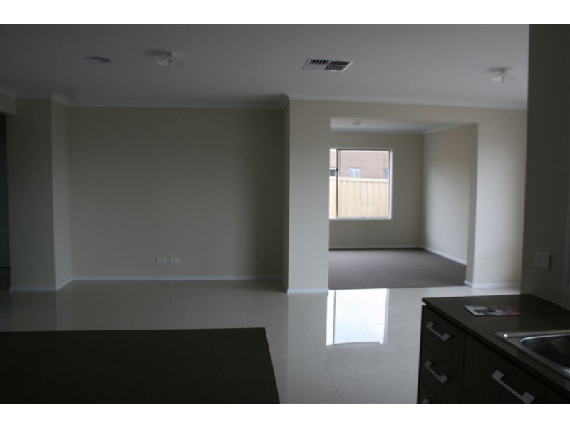 4 Renishaw Drive, Officer VIC 3809