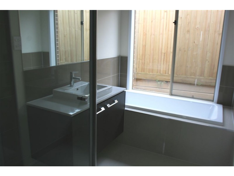 4 Renishaw Drive, Officer VIC 3809