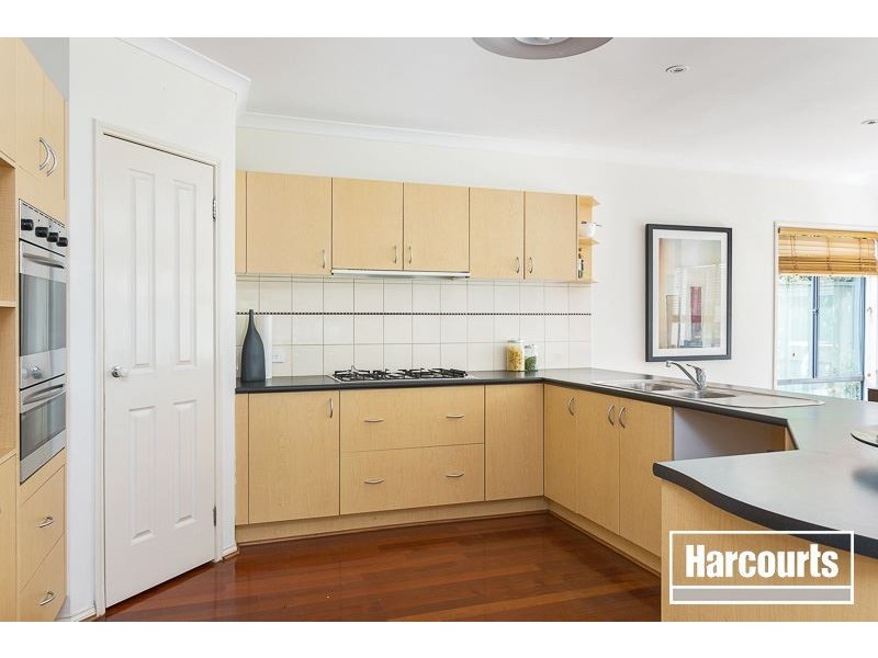 30 Kuranda Crescent, Berwick VIC 3806