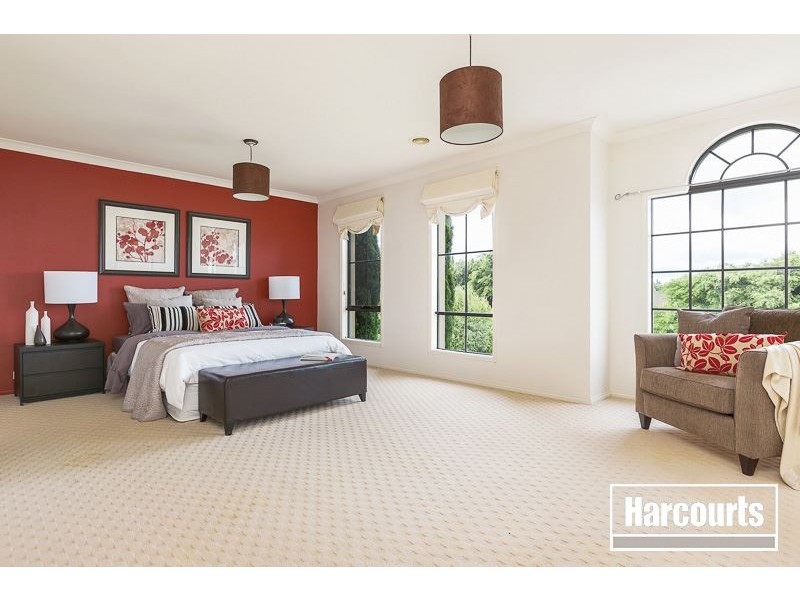 30 Kuranda Crescent, Berwick VIC 3806