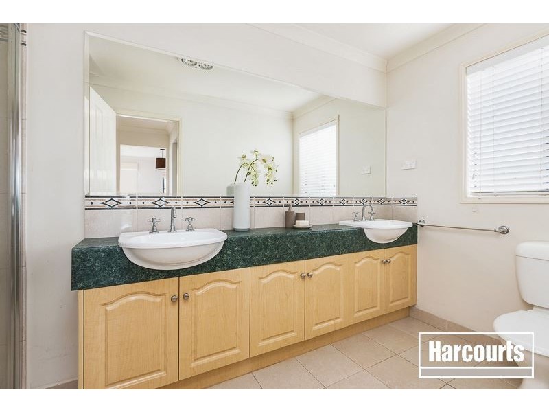 30 Kuranda Crescent, Berwick VIC 3806