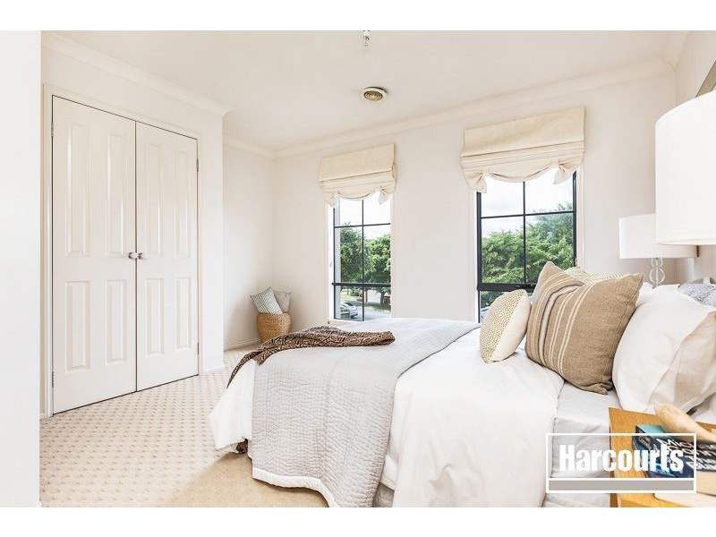 30 Kuranda Crescent, Berwick VIC 3806