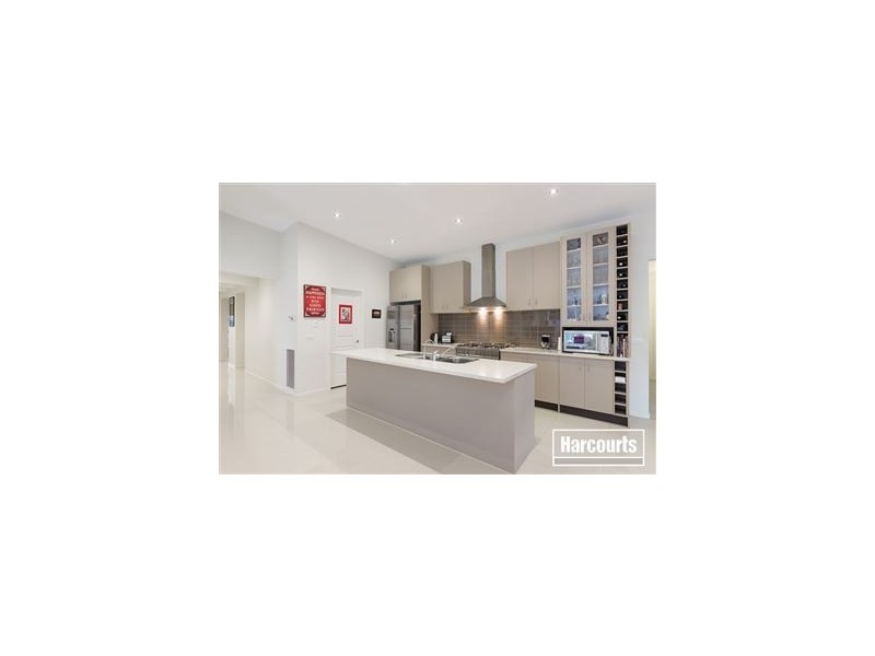 32 Perry Circuit, Cranbourne North VIC 3977