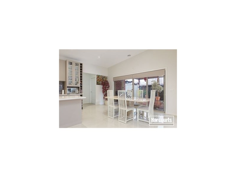 32 Perry Circuit, Cranbourne North VIC 3977