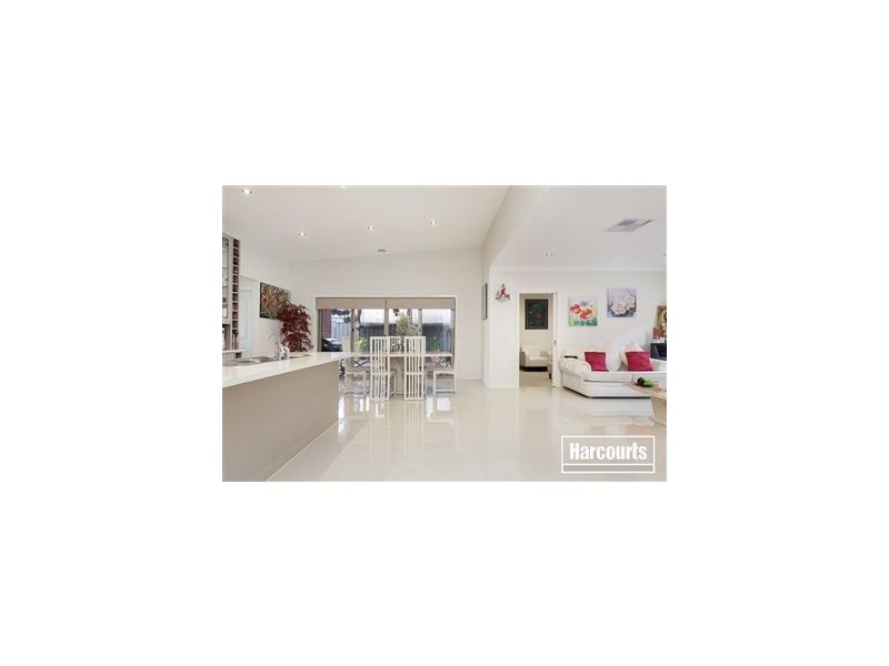 32 Perry Circuit, Cranbourne North VIC 3977