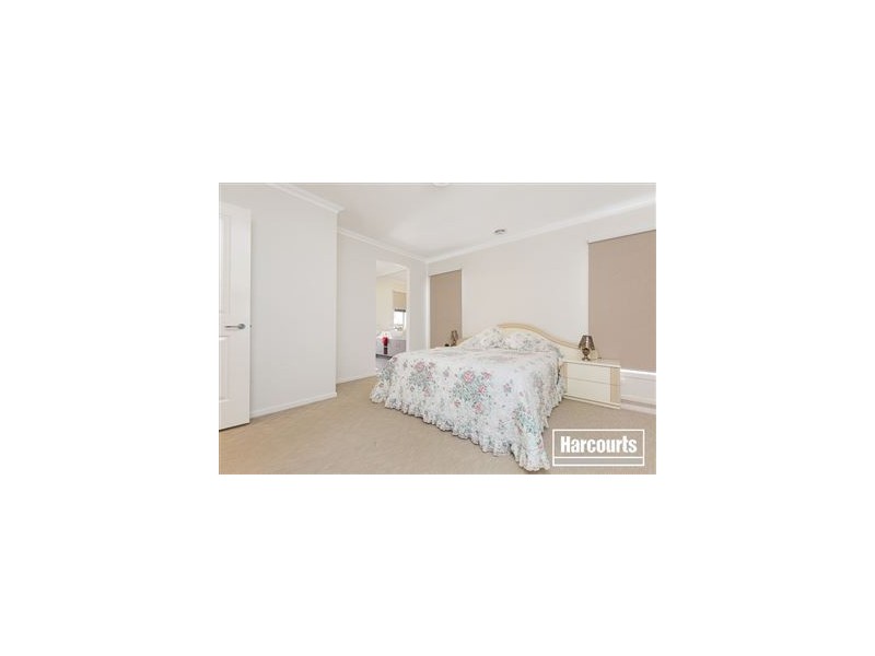 32 Perry Circuit, Cranbourne North VIC 3977