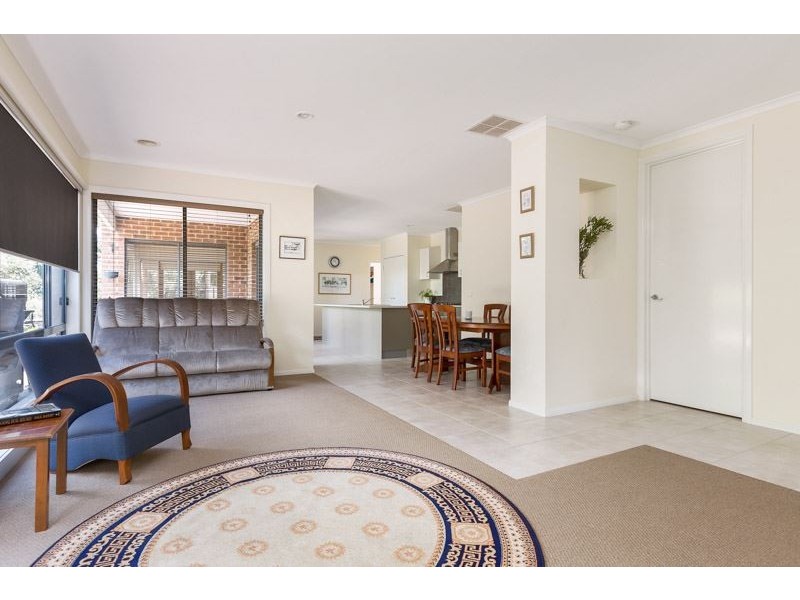 2 Lorne Court, Berwick VIC 3806