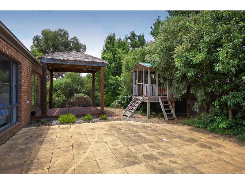 2 Lorne Court, Berwick VIC 3806