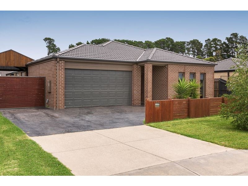 14 Pomegranate Way, Pakenham VIC 3810
