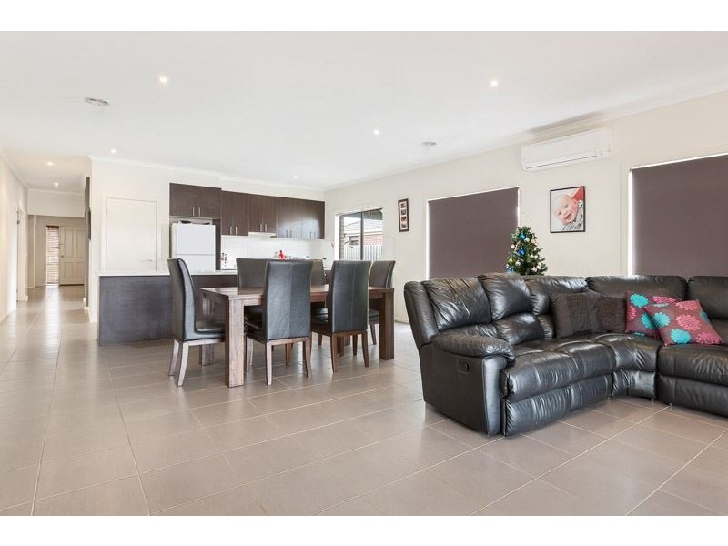 14 Pomegranate Way, Pakenham VIC 3810