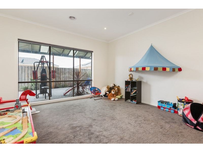 14 Pomegranate Way, Pakenham VIC 3810