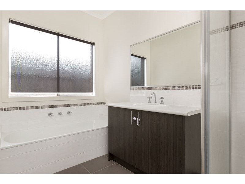 14 Pomegranate Way, Pakenham VIC 3810