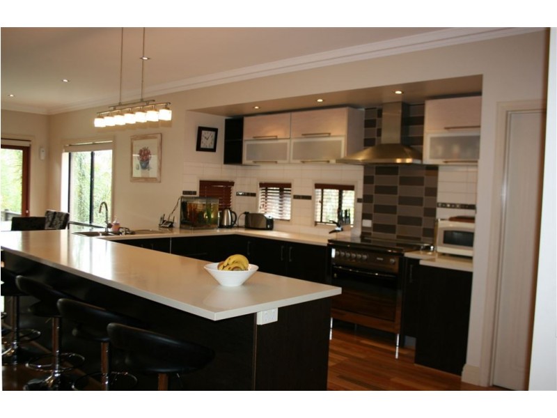 10 Ambrose Court, Berwick VIC 3806