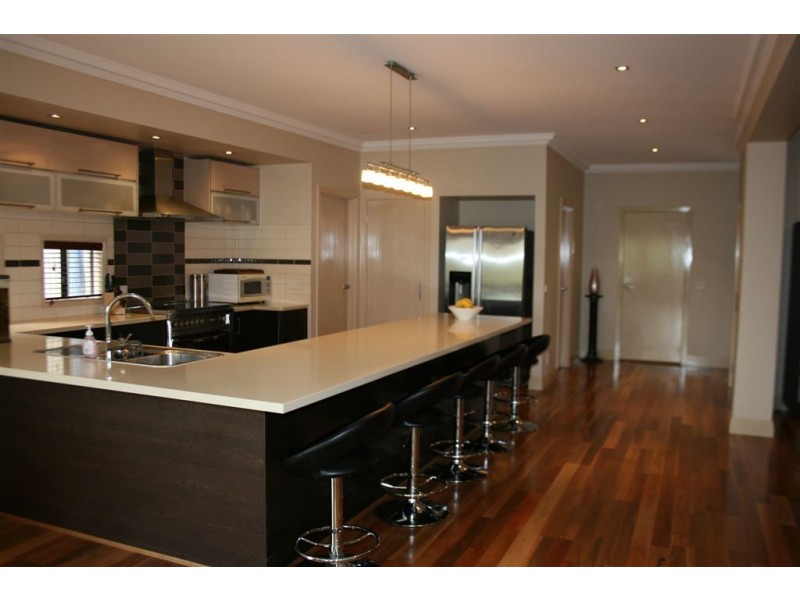 10 Ambrose Court, Berwick VIC 3806