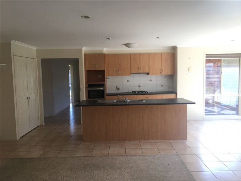 12 Duffy Court, Berwick VIC 3806