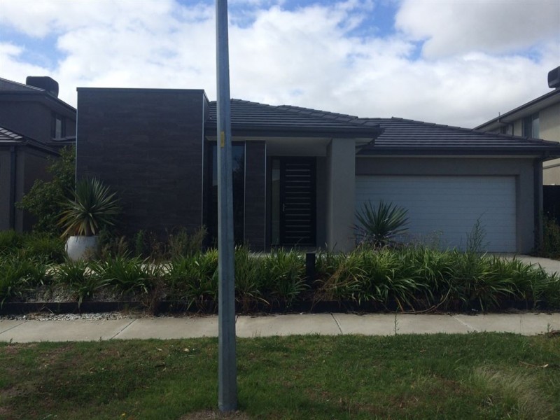 9 Percheron Way, Clyde North VIC 3978