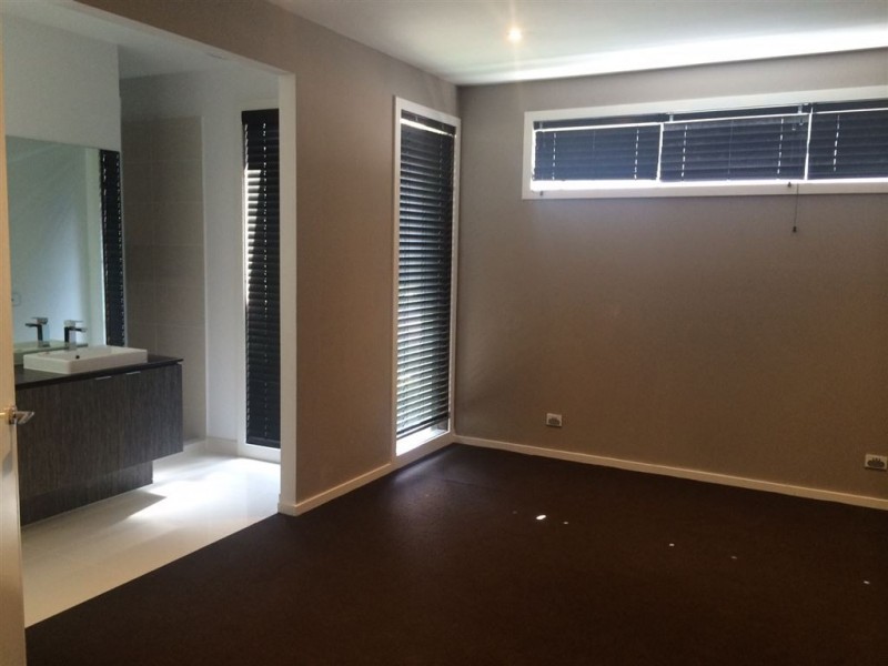 9 Percheron Way, Clyde North VIC 3978