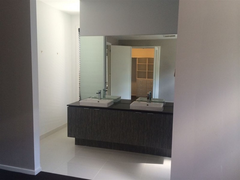 9 Percheron Way, Clyde North VIC 3978