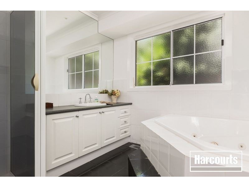 50 Avebury Drive, Berwick VIC 3806