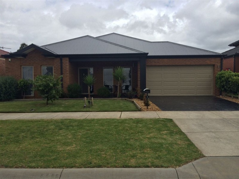 4 Lagoon Row, Officer VIC 3809