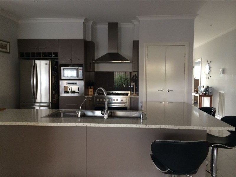 4 Lagoon Row, Officer VIC 3809