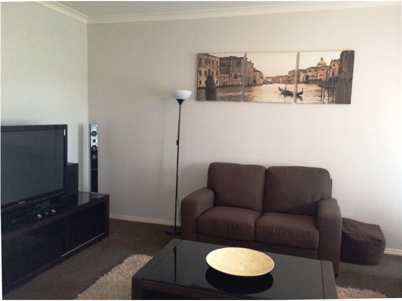 4 Lagoon Row, Officer VIC 3809