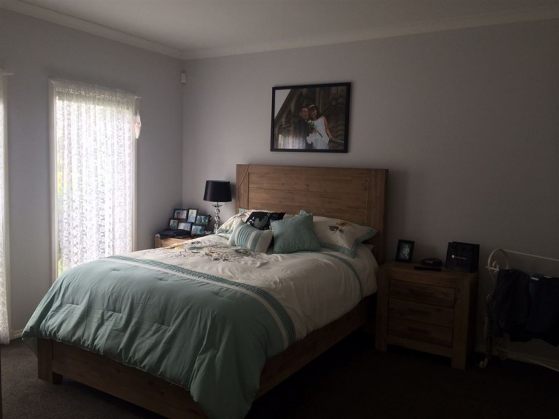 4 Lagoon Row, Officer VIC 3809