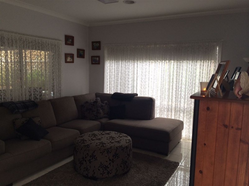 4 Lagoon Row, Officer VIC 3809