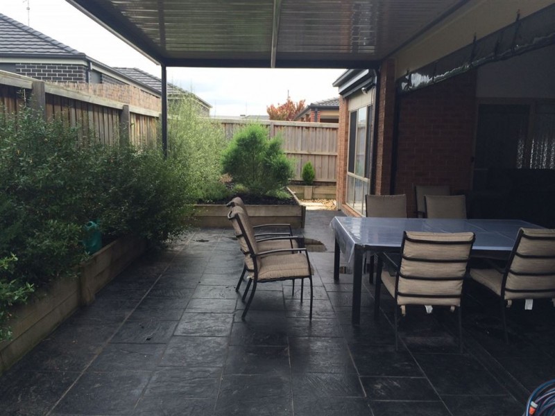 4 Lagoon Row, Officer VIC 3809