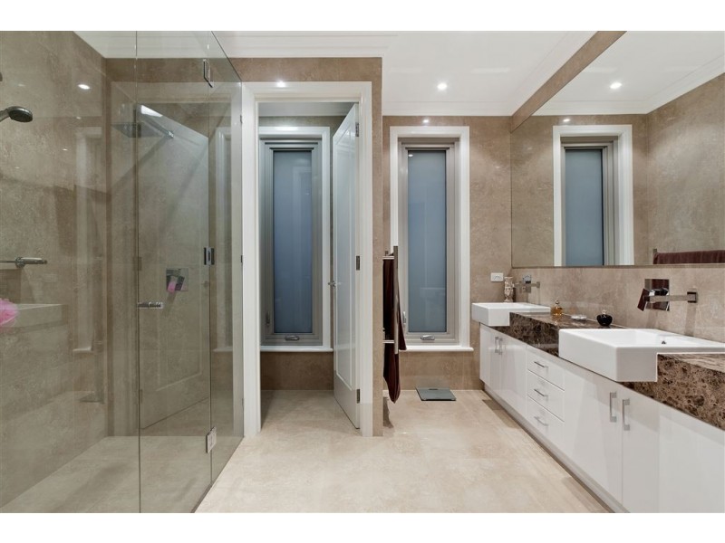 1/48 Langmore Lane, Berwick VIC 3806